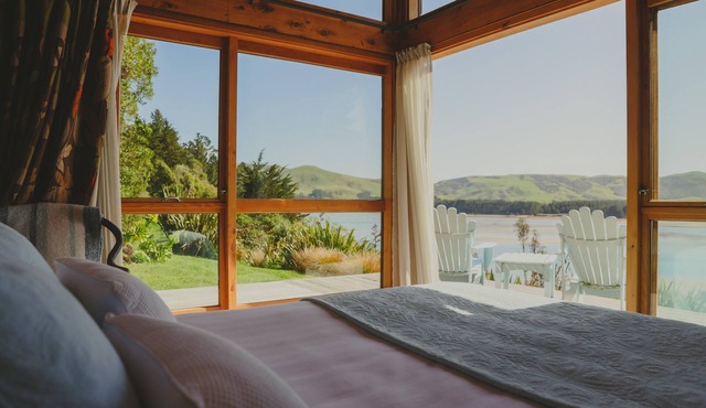 Kahu Studio Wake up with a stunning view from the Papanui Inlet