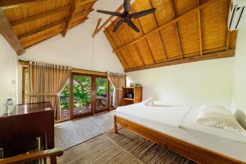 Kaia Raya Surf Lodge