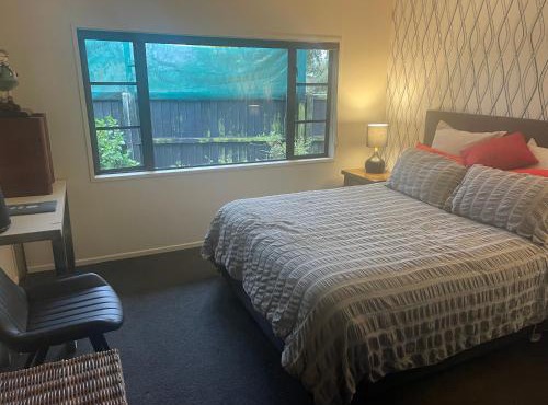 Kaiapoi Village Deluxe Room with En-Suite Bathroom