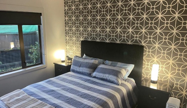 Kaiapoi Village House Deluxe bedroom and bathroom