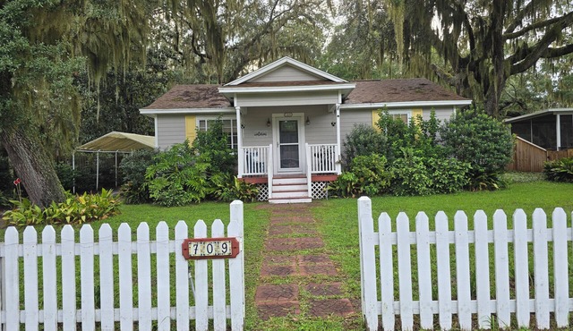 KaiCozyCottage/Saltwater Pool/Walk to Ferry/Pets ok/Fenced In Yardn