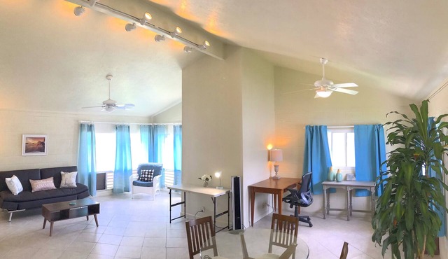 Kailua, vaulted ceiling, Office , yard, carport, BBQ, 15 min walk to beach