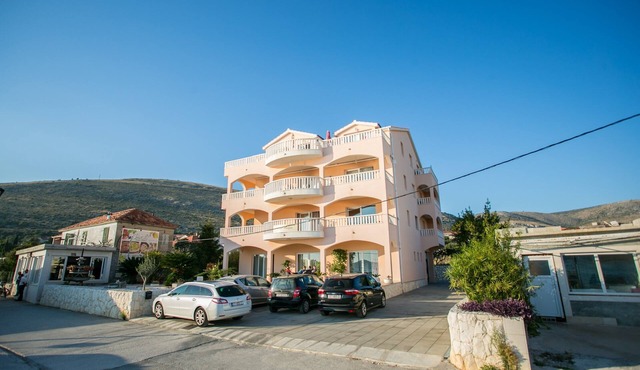 Kaja - right next to the beach
