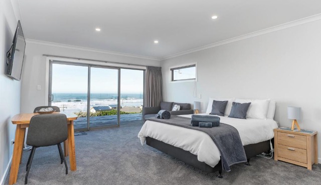 Kaka Point Views Apartment 2