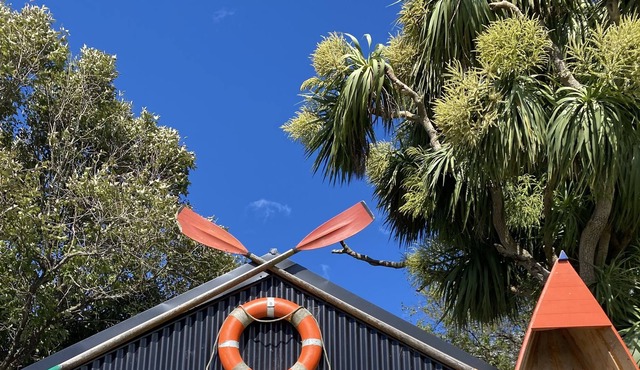 Kakanui Boatshed - FUNKY WEE GLAMPING CABIN: cosy for two.