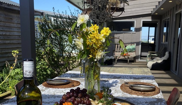 Kakanui "The Bouys" Sea views,