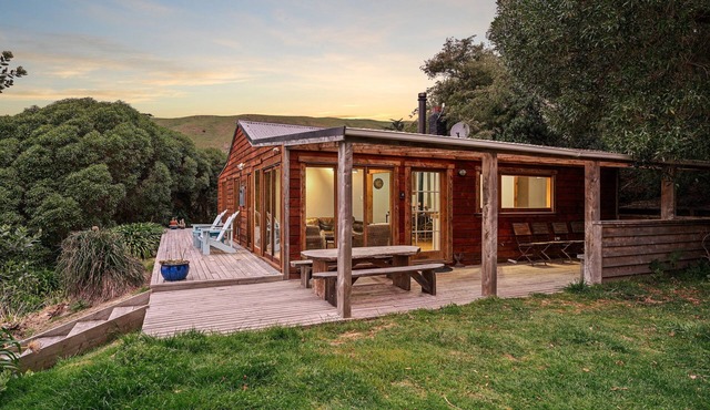 Kakapo Cabin @ Kaimata Retreat, Rustic and Charming