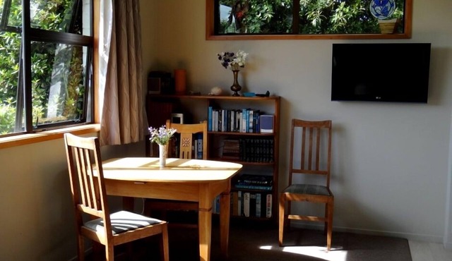 Kakariki Haven, Omokoroa