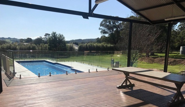 Kalamunda Estate: Stunning Outdoor Pool with BBQ Deck