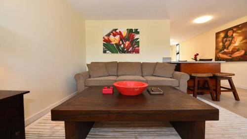 Kaleialoha 401 · KA 401 Spacious Studio w Mountain View Pool AC