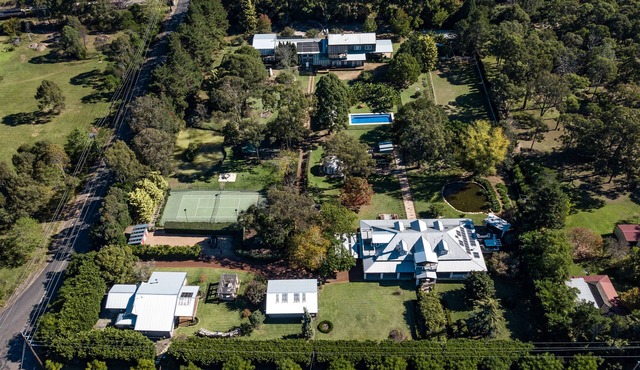 Kalinya Estate, Homestead, Lodge & Barn -Sleeps 34