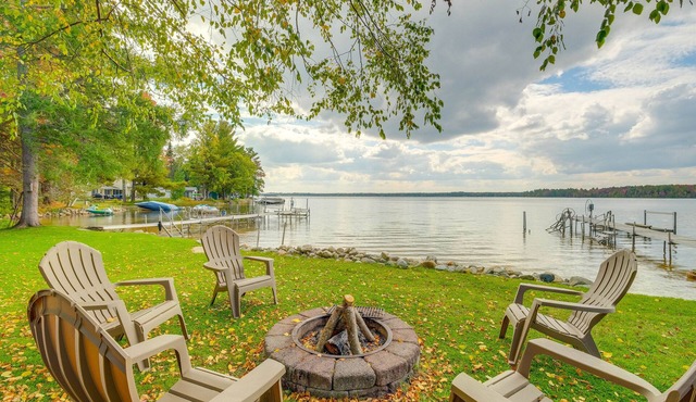 Kalkaska Retreat: Private Hot Tub, Dock, Fireplace