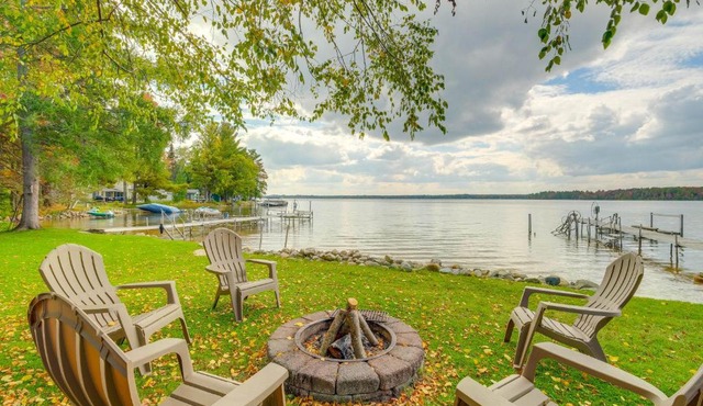 Kalkaska Retreat Private Hot Tub, Dock, Fireplace
