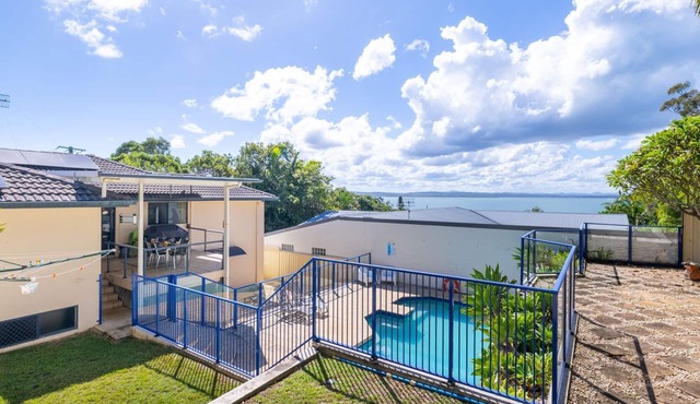 Kallaroo, 3 Kallaroo Street- great house with views, pool, WIFI and aircon