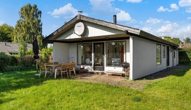 "Kalle" - 400m from the sea by Interhome