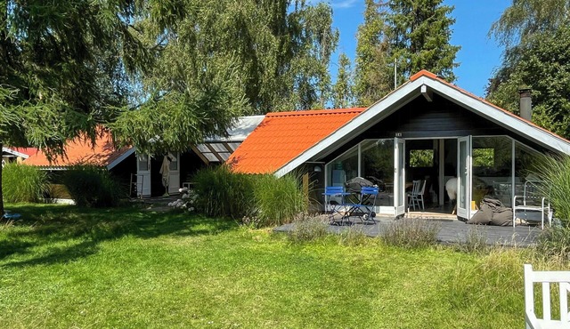 Kalmar house by forest and beach in Lolland