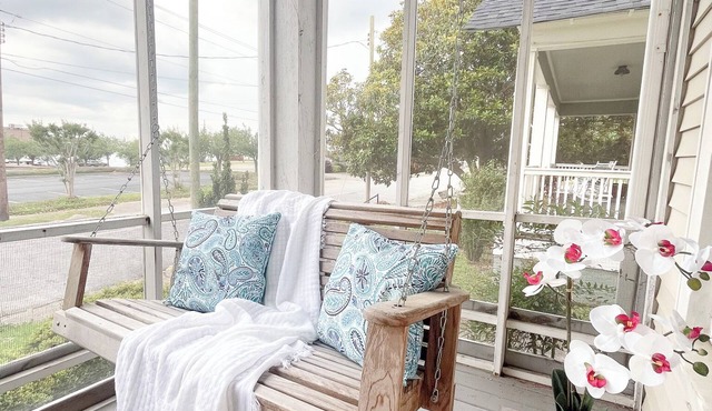 Kalmia Suite A - Centrally Located Downtown
