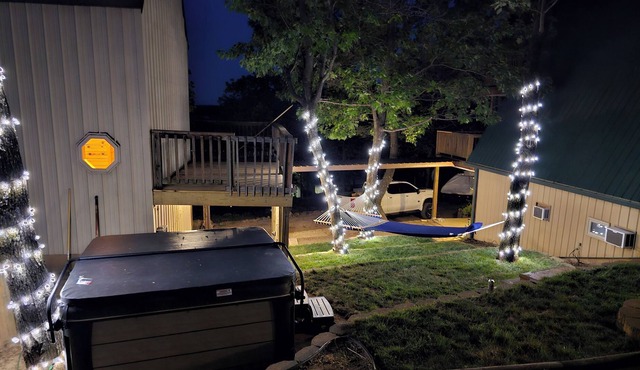 Kalos Lakeside lodges on Lake Eufaula with private boat ramp and dock slips.