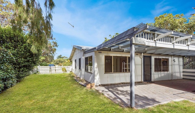 Kambera House - Quaint 3 bedroom holiday accommodation close to the water