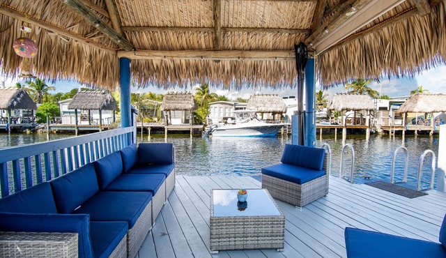 Kampground Waterfront Paradise/w Private Dock, BBQ and Kayaks