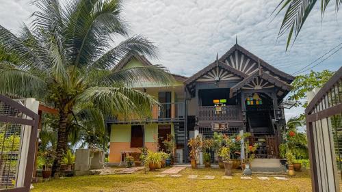 Kampung Nature Stilt House with Paddy Field View