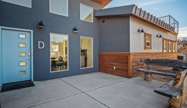 Kanab Rooftop Views, Pool & Hot Tub near Zion, Bryce, North Rim of the Grand Can