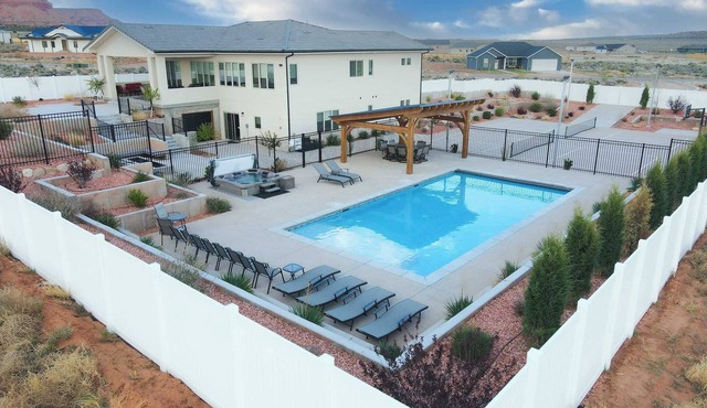 Kanab Vacation Home with Private Pool, Hot Tub, Pickleball and Basketball courts