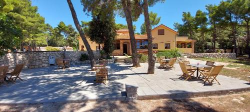 Kandarola Resort