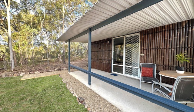 Kangaroo Kabin - Entire cabin, 5mins to the beach, pet friendly.