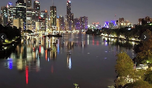 Kangaroo Point Luxury Riverfront Apartment
