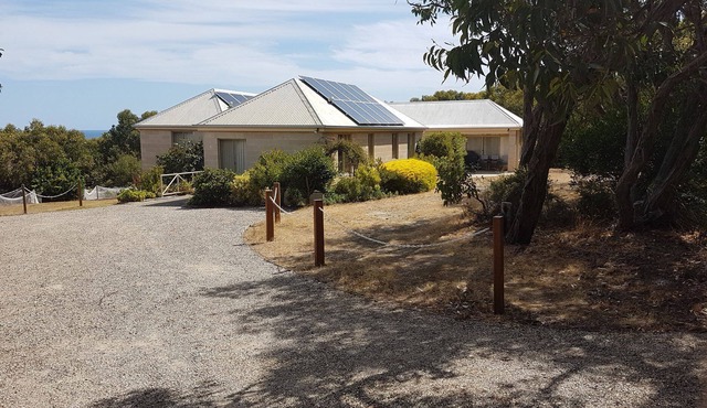 Kangarooma - large comfortable beach house