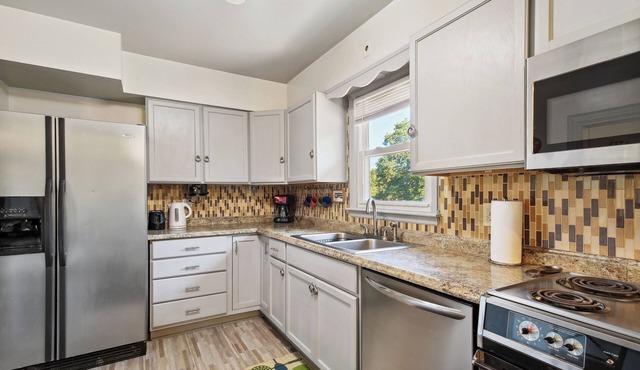 Kansas City Home w/Yard, Near Longview Lake