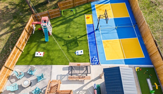 Kansas Escape with Movie Room, Hot Tub, Mini Golf, Pickleball, Game Room & more!