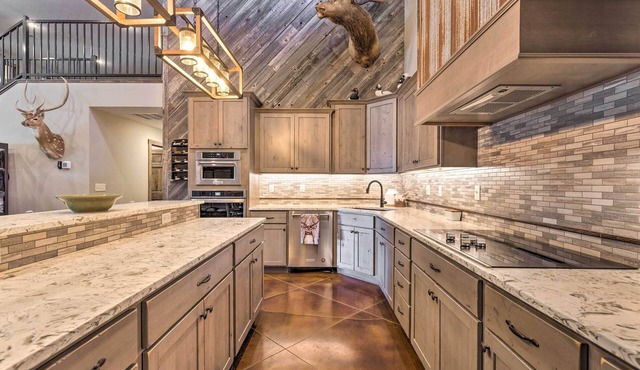 Kansas Hunting Lodge: Pets & Large Groups Welcome!