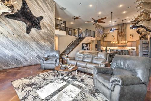 Kansas Hunting Lodge: Pets & Large Groups Welcome!