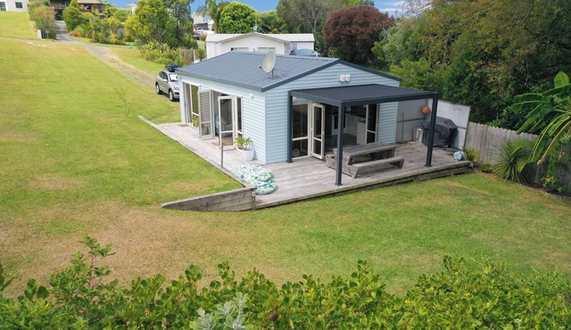 Kanuka Cottage - Affordable luxury accommodation in Managawhai Heads.