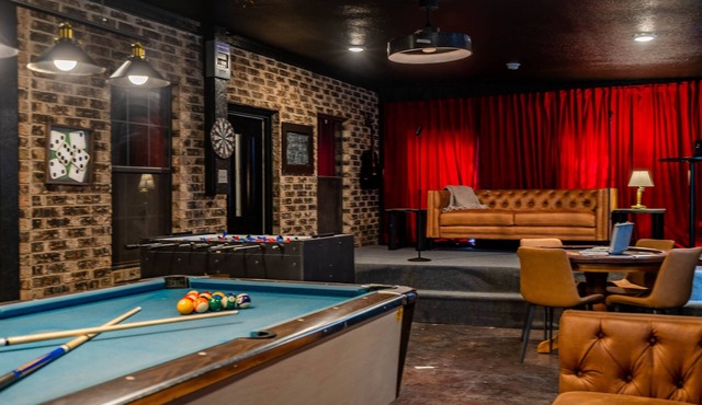 Karaoke Bar+Poker Table in Game Room | Sleeps 10