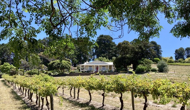 Karawatha Cottages B&B