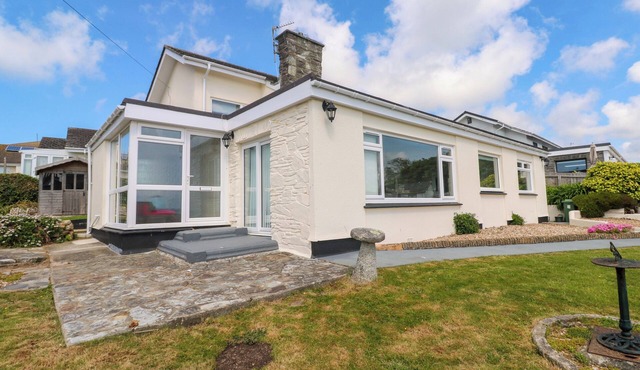 KARENZA, pet friendly, character holiday cottage in Penzance