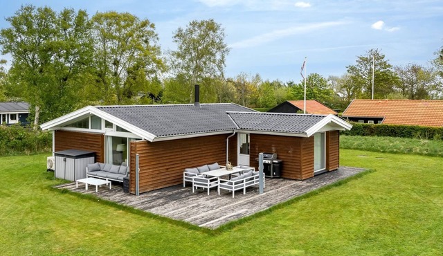 "Karin" - 300m from the sea by Interhome
