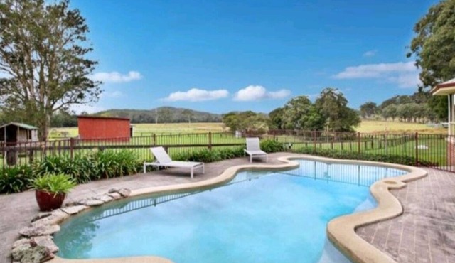 Karinya Farmstay 'Escape to the Country'