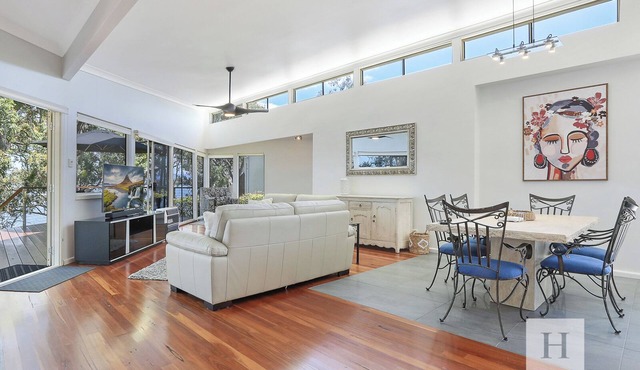 Karinyah - Panoramic Waterfront Views