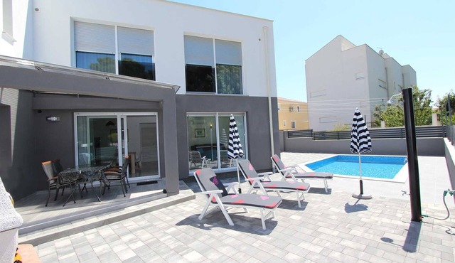 KARLO 2 Holiday Home with Pool (sa bazenom)