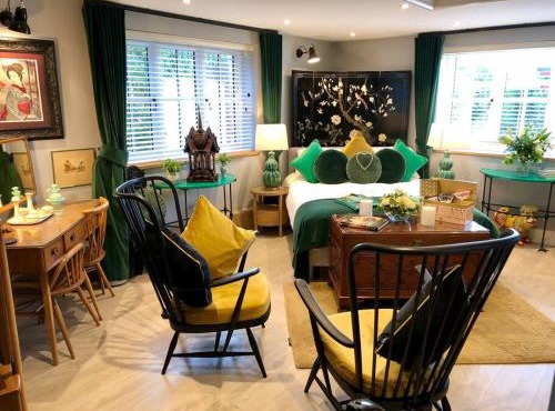 Karmacations Luxe Detached Villa,Lake Spa,Gardens