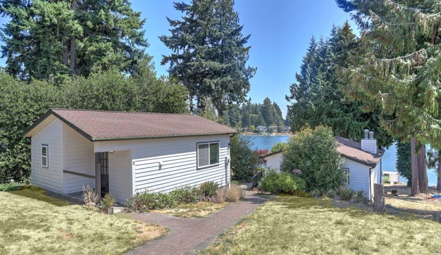 Karmen's Lake Cottage B