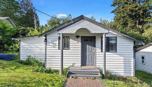 Karmen’s Lake Cottage C