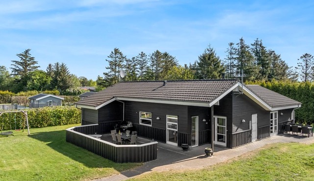 "Karstina" - 1km from the sea by Interhome