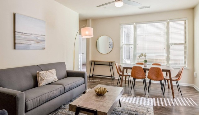 Kasa | Captivating Space with Fast Wifi and Amenity Access | Durham