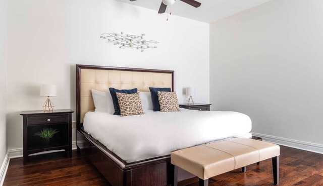 Kasa | Comfy Suite + Laptop Friendly | Austin
