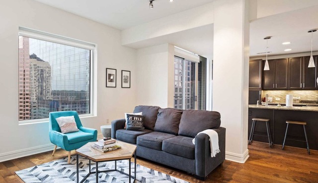 Kasa | Cozy 1BD + Juliet Balcony | Austin